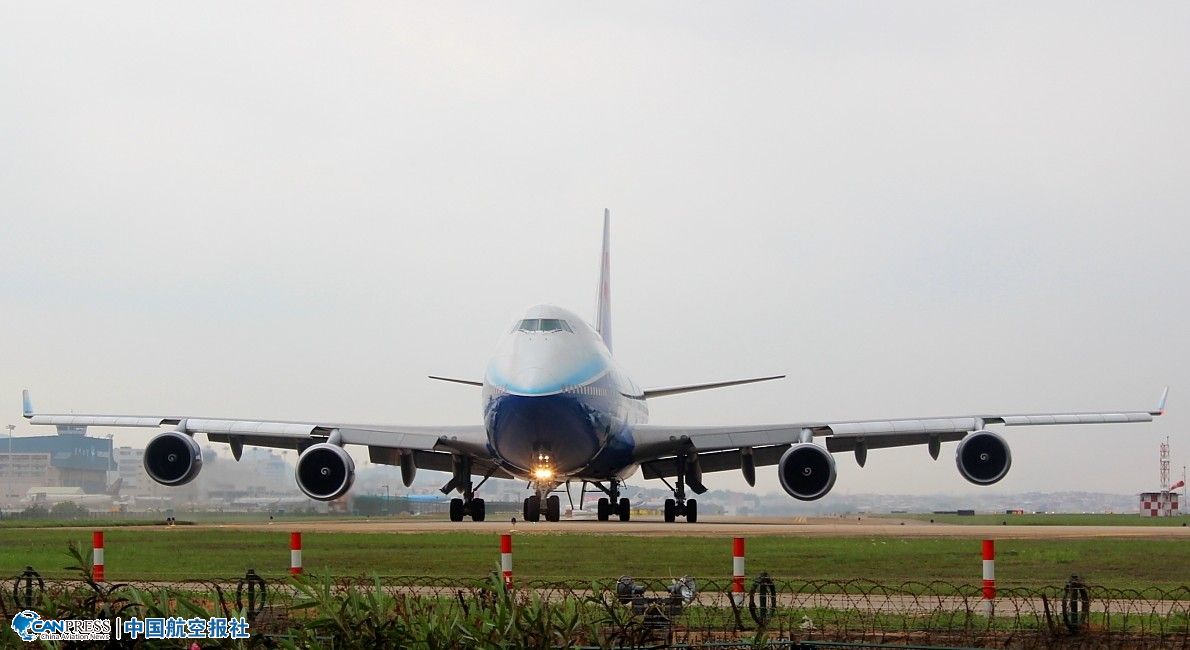 �л����չ�˾������747-400��
