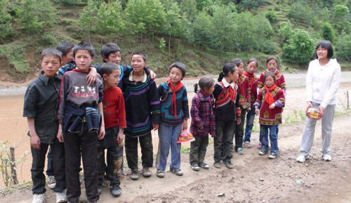 拉手网再次发起拉手公益·爱心包裹献老区活动